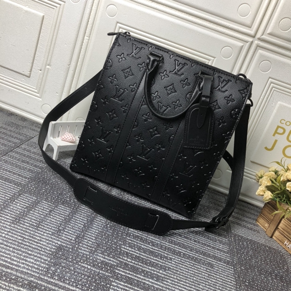 ルイヴィトンバッグ背面デザイン